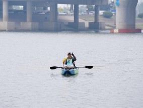 漂流长江的武汉小伙抵达上海，5天后将在崇明岛上岸结束航程